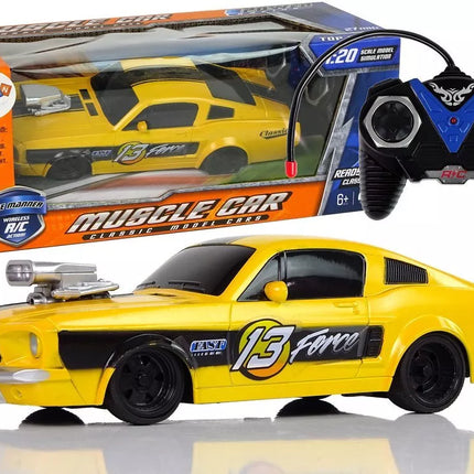 Nuotoliniu būdu valdomas sportinis automobilis 1:20 – geltonas lenktyninis modelis „Pilot 13“