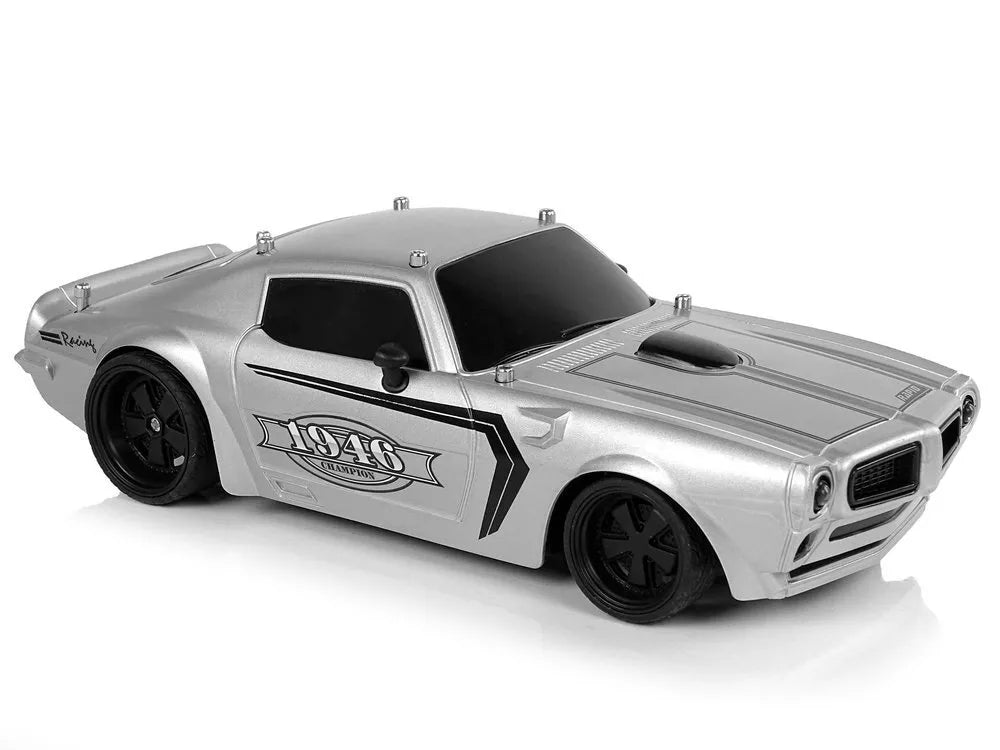 Nuotoliniu būdu valdomas sportinis automobilis 1:18 – sidabrinis lenktyninis modelis „Champion Pilot“