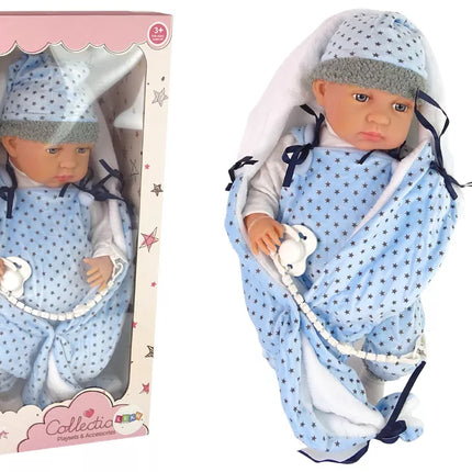 „Sweet Baby“ lėlė 46 cm su mėlynu čiulptuku ir pledu su žvaigždėmis