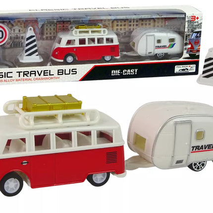 Raudonas autobusas su kemperio priekaba