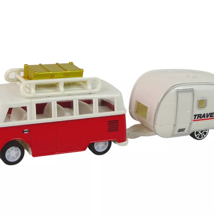 Raudonas autobusas su kemperio priekaba