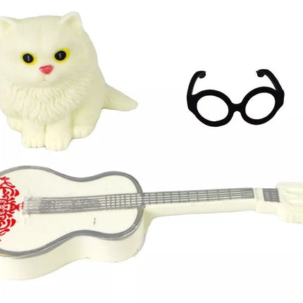 Lėlė emilija su gitara ir kačiuku