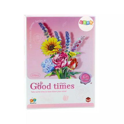 Gėlių puokštės statybinių kaladėlių kompozicija