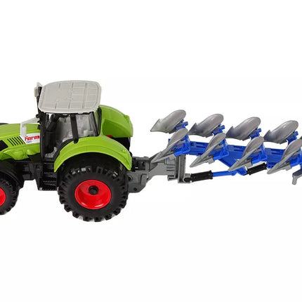 Traktorius su frikcine pavara ir plūgu