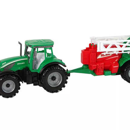 Žalias žemės ūkio traktorius su purkštuvu