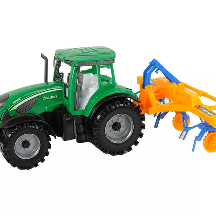 Žalios spalvos traktorius su grėbliu