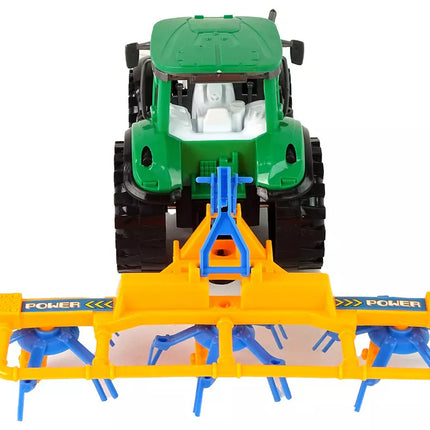 Žalios spalvos traktorius su grėbliu