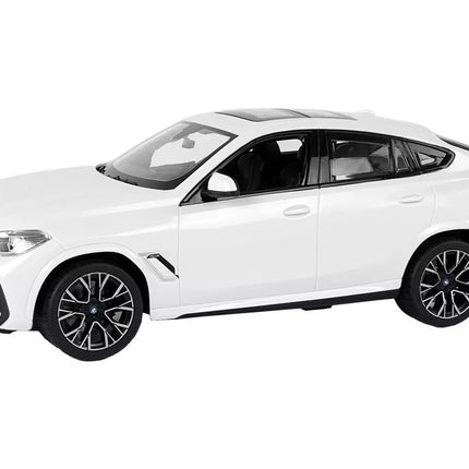 Bmw X6 M baltas automobilis su pultu