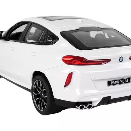Bmw X6 M baltas automobilis su pultu
