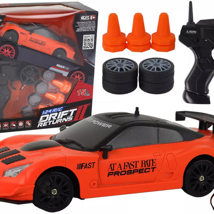 Nuotoliniu būdu valdomas sportinis automobilis R/C 1:24 oranžinės spalvos keičiamais ratais