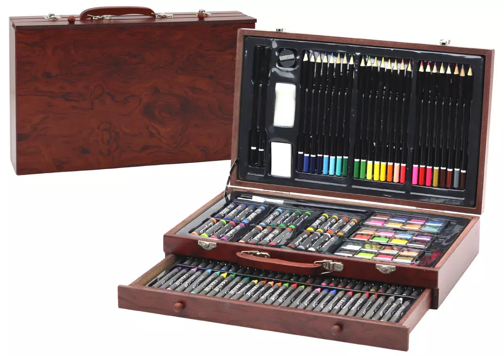 Meninis rinkinys mediniame lagamine – kreidelės, pastelės, dažai, 123 vnt.