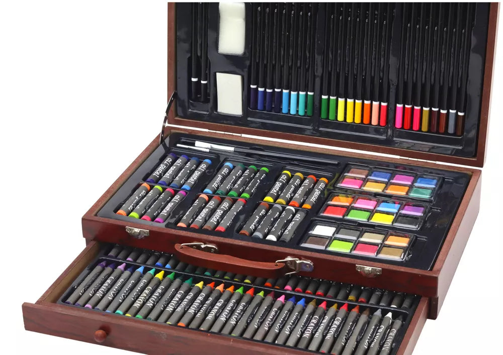 Meninis rinkinys mediniame lagamine – kreidelės, pastelės, dažai, 123 vnt.