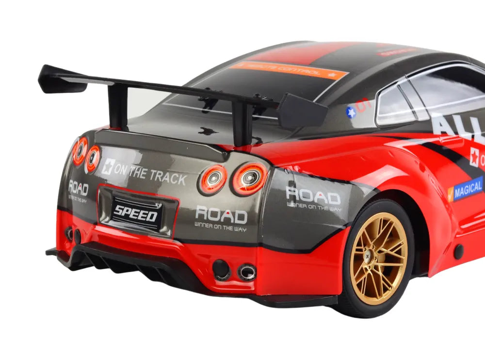 Nuotolinis sportinis automobilis raudonas