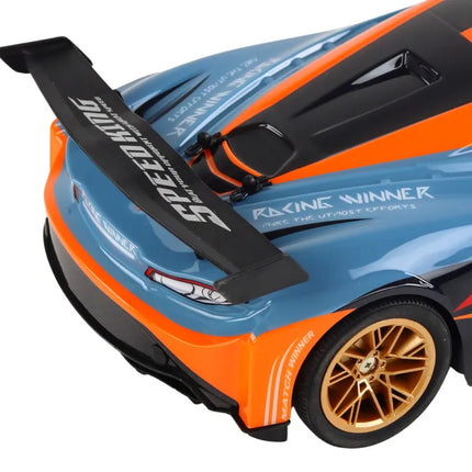 Nuotolinis sportinis automobilis oranžinis