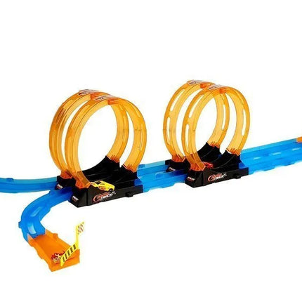 181 cm lenktynių trasa su 4 kilpomis ir 2 pull‑back automobiliais, 3+
