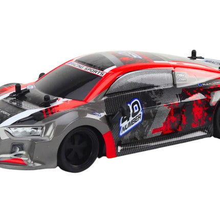 Drift automobilis guminiais ratais raudonas
