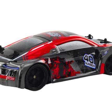 Drift automobilis guminiais ratais raudonas