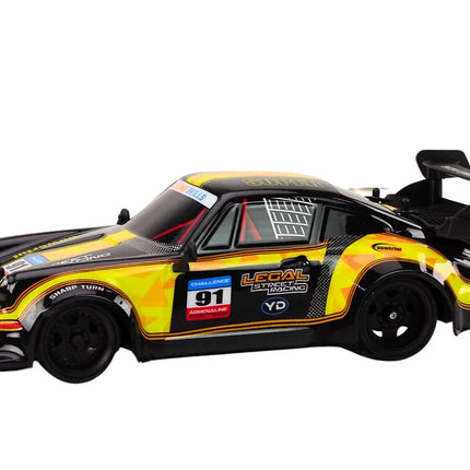 Drift automobilis guminiais ratais geltonas