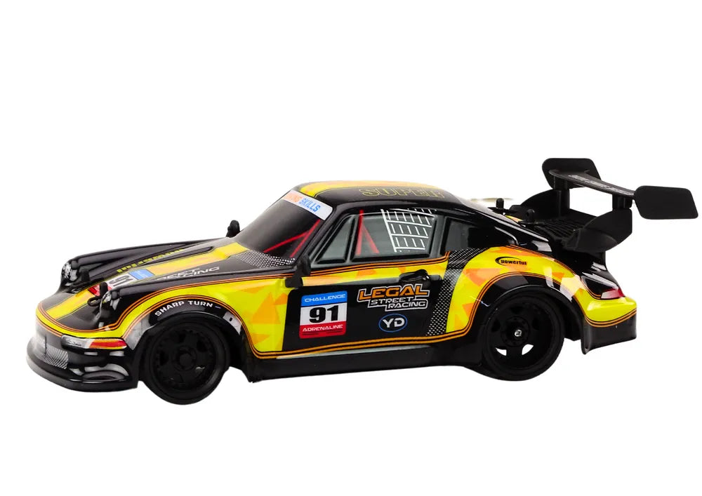 Drift automobilis guminiais ratais geltonas