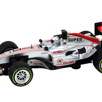 Sportinis automobilis trinties pavara sidabrinis