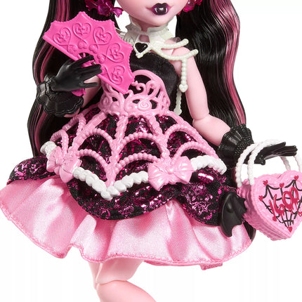 MONSTER HIGH SWEET BIRTHDAY lėlė – Drakulaura (JBG74)