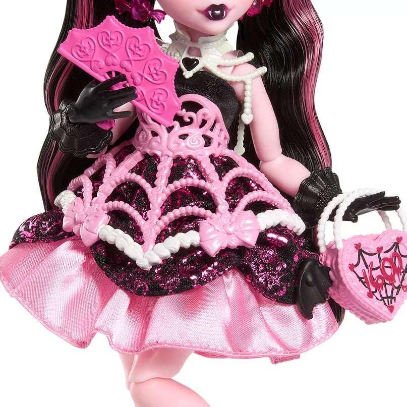 MONSTER HIGH SWEET BIRTHDAY lėlė – Drakulaura (JBG74)