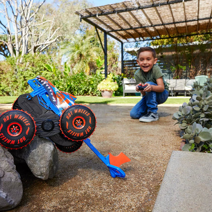 HOT WHEELS MONSTER TRUCKS RC automodelis – Tigrinis ryklys (JFR39)