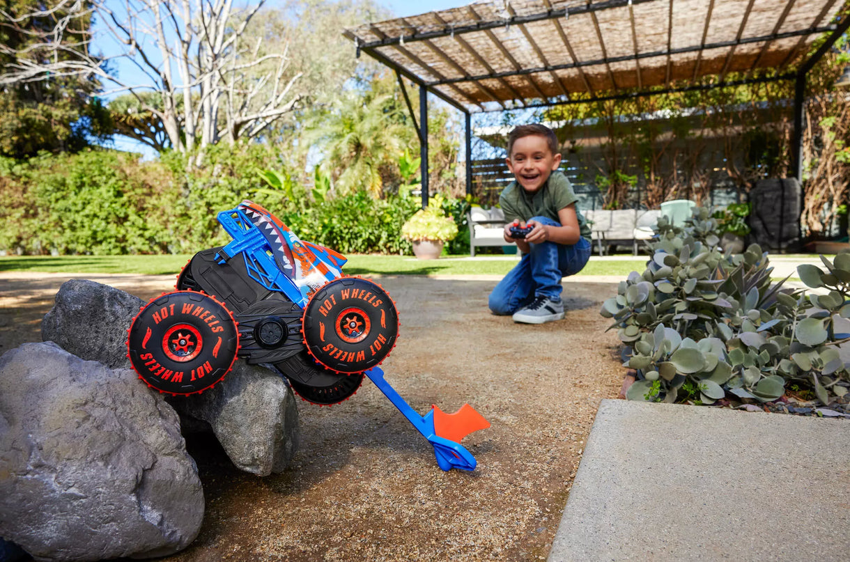 HOT WHEELS MONSTER TRUCKS RC automodelis – Tigrinis ryklys (JFR39)