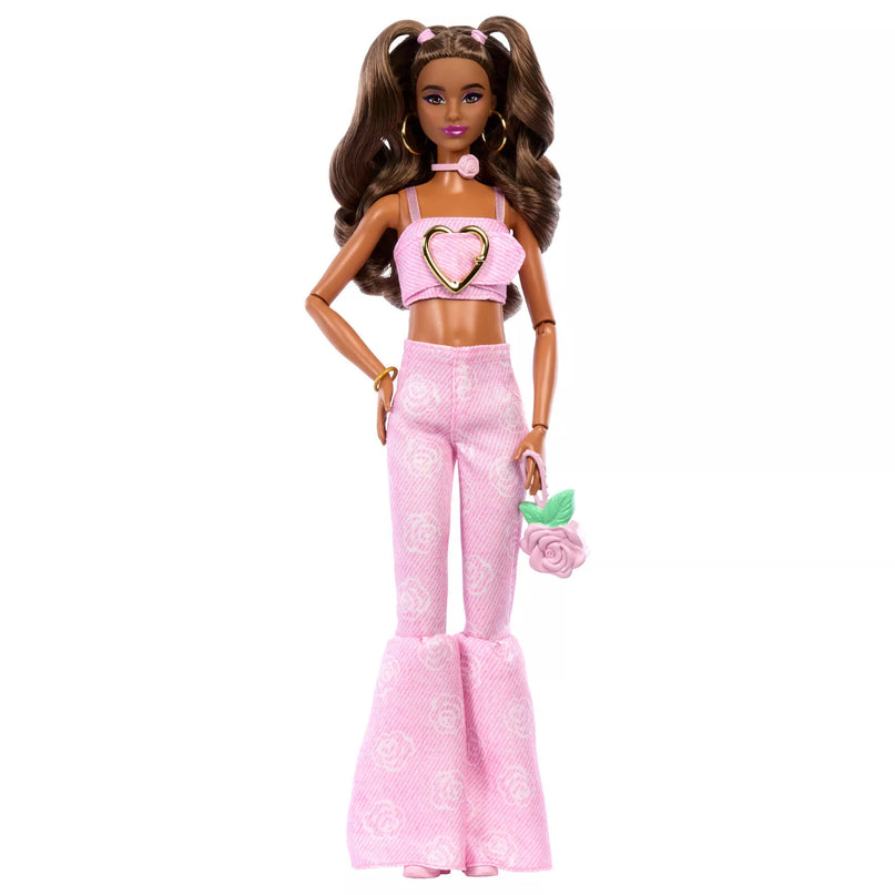 BARBIE DELUXE FASHIONISTAS lėlė rožiniu kostiumėliu (JJN72)