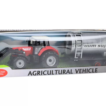 Raudonas žemės ūkio traktorius su cisterna