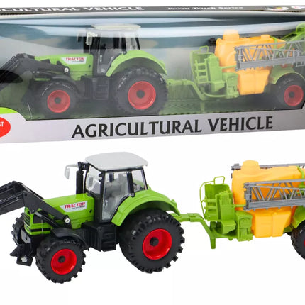 Žalias žemės ūkio traktorius su purkštuvu