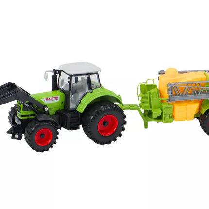 Žalias žemės ūkio traktorius su purkštuvu