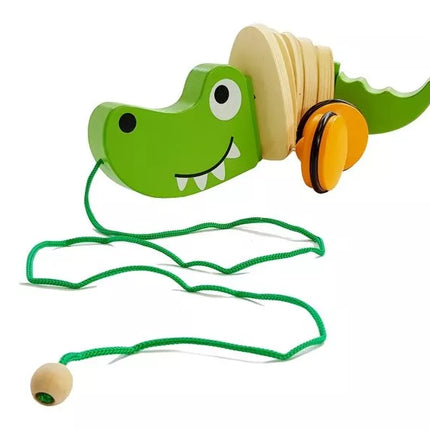 Medinis žalias krokodilas ant ratukų
