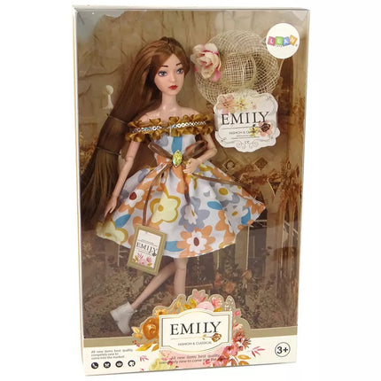 Lėlė Emilija su skrybėle