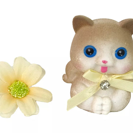 Ilgaplaukė lėlė Emilija su katinu ir gėlėmis