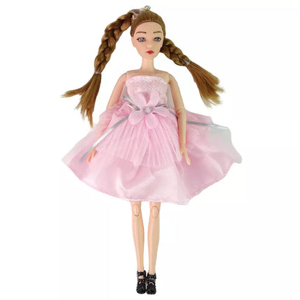 Lėlė Emilija su kate ir gėlėmis