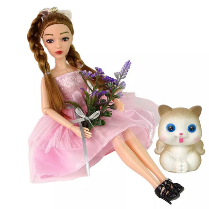 Lėlė Emilija su kate ir gėlėmis