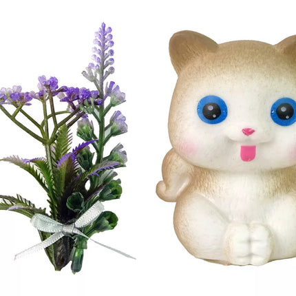 Lėlė Emilija su kate ir gėlėmis