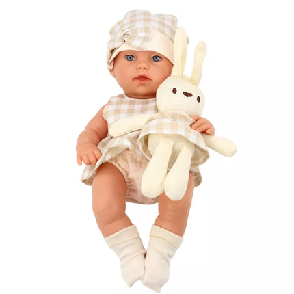 Lėlė kūdikis nešynėje su rusvais rūbais