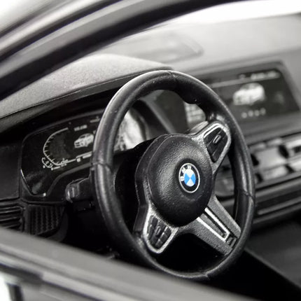 Juodas nuotoliniu būdu valdomas automobilis Bmw X6