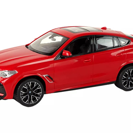 Raudonas automobilis Bmw X6