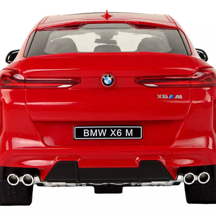 Raudonas automobilis Bmw X6