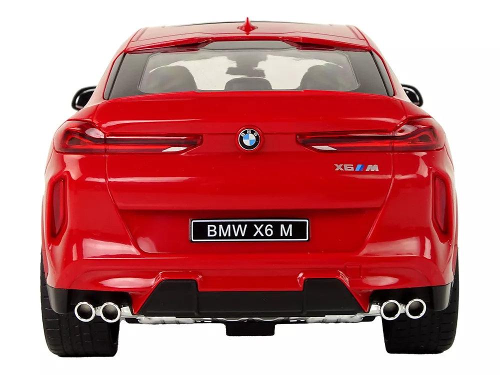 Raudonas automobilis Bmw X6