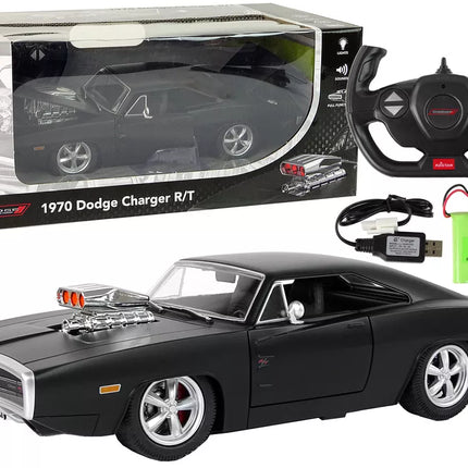 Juodas automobilis Dodge Charger