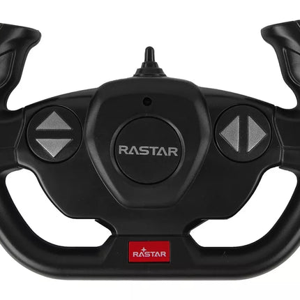 Radijo bangomis valdomas baltas automobilis Porsche