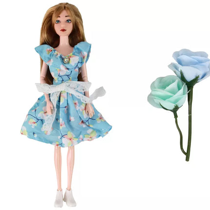Ilgaplaukė lėlė Emilija su mėlyna gelėta suknele