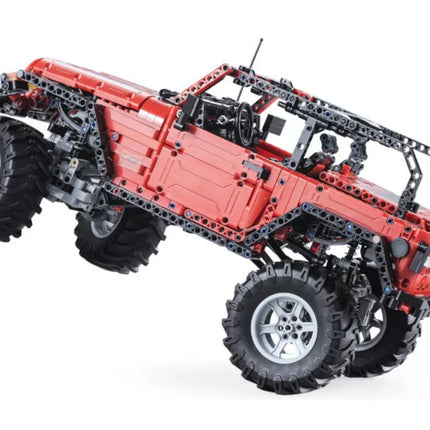 Nuotoliniu būdu valdomas visureigio konstruktorius kaladėlės