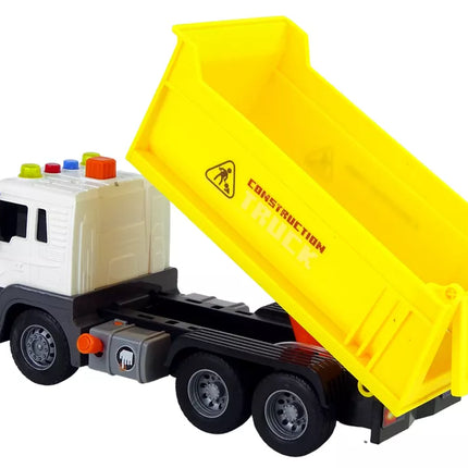 Geltonos tatybinės transporto priemonės savivartis sunkvežimis