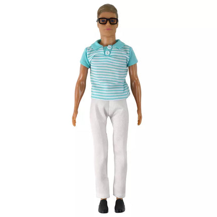 Lėlių šeima su kūdikiu ir gėlėta antklode