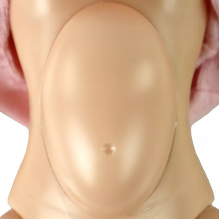 Lėlių šeima su kūdikiu ir gėlėta antklode